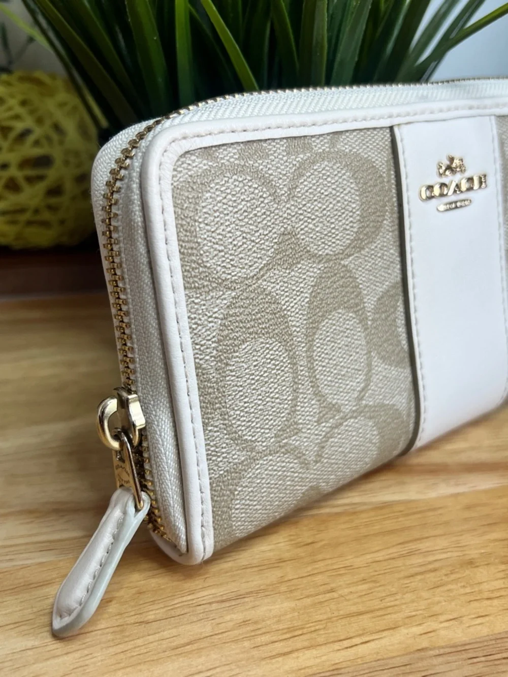 Coach Signature C Zip Around Accordion Long Wallet in Beige & Chalk - Picture 6 of 7